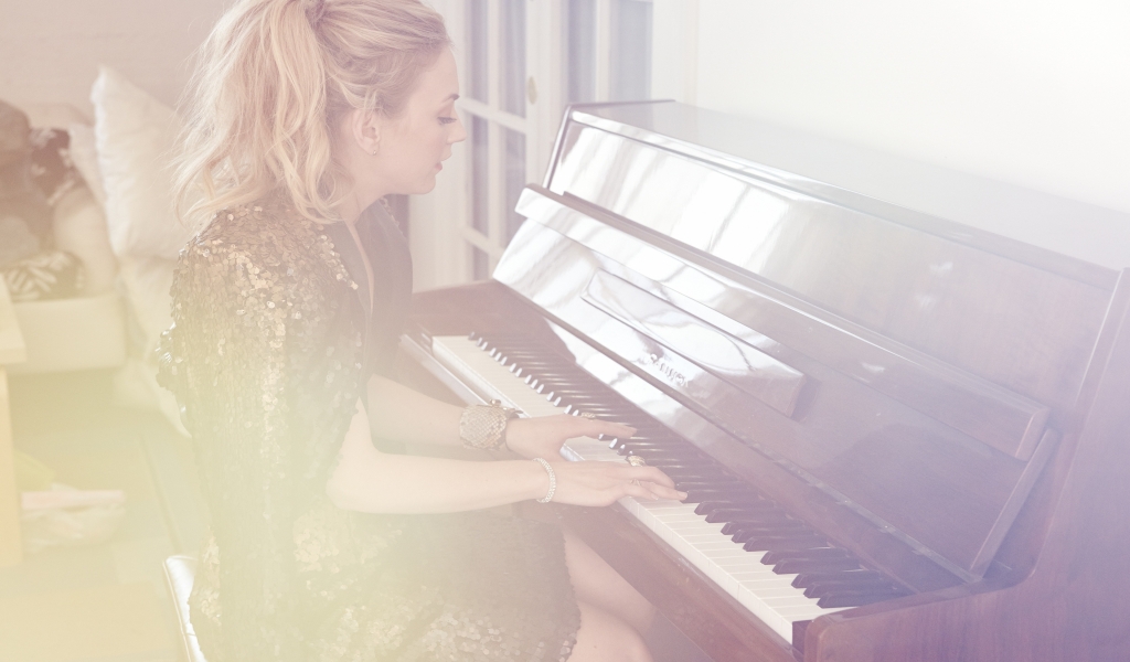 Emily Kinney Playing Piano for 1024 x 600 widescreen resolution