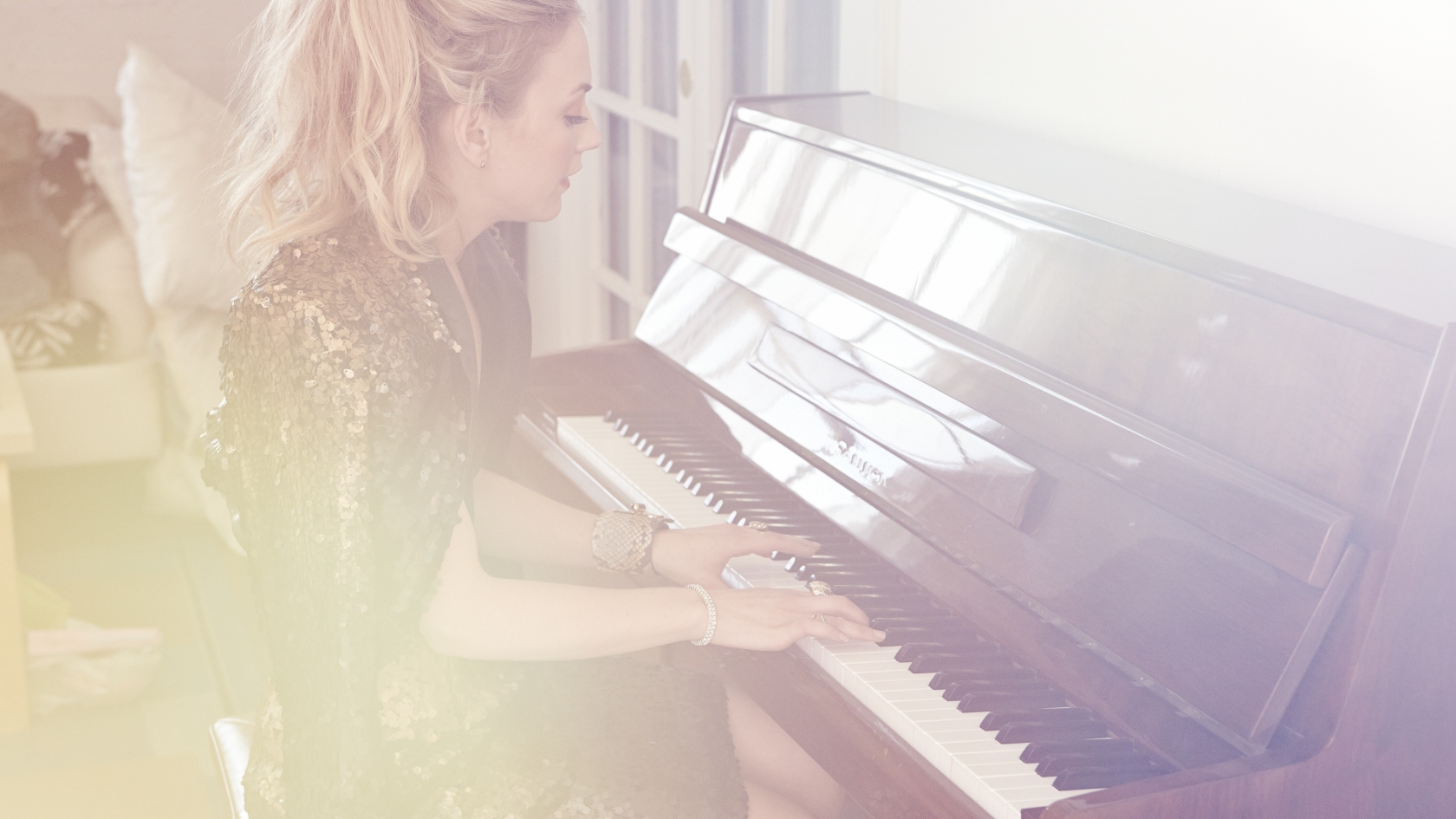 Emily Kinney Playing Piano for 1680 x 945 HDTV resolution