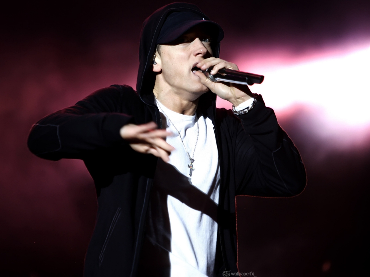Eminem Performing for 1280 x 960 resolution