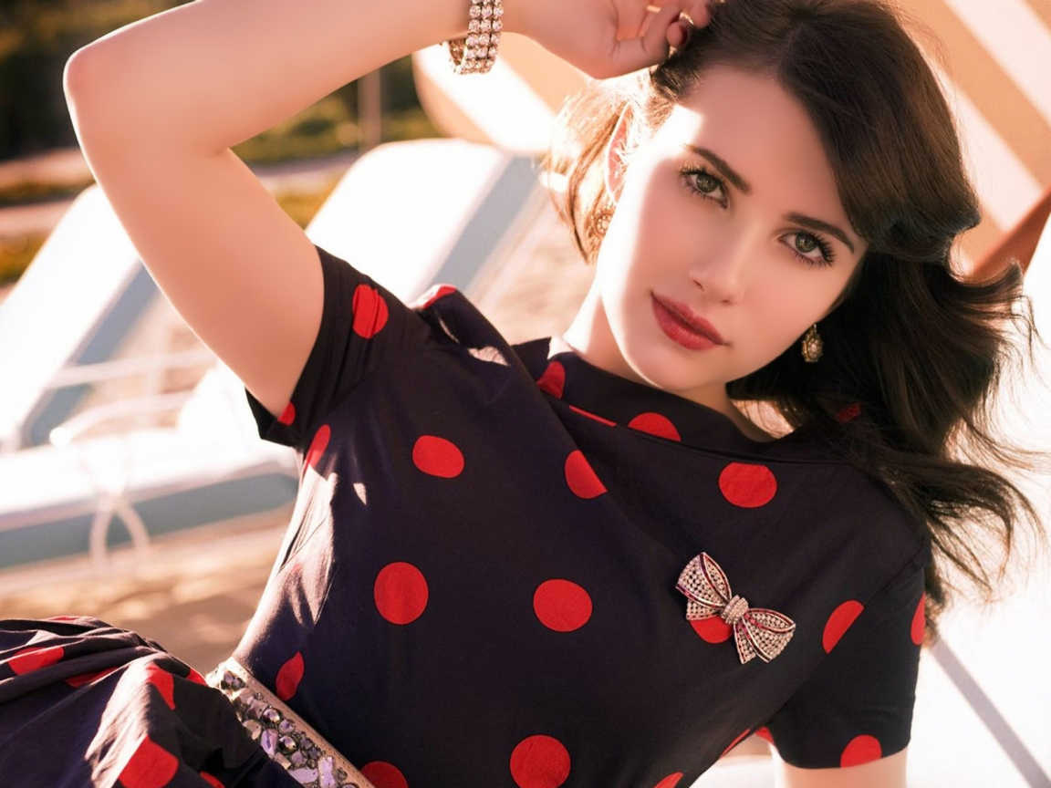 Emma Roberts for 1152 x 864 resolution