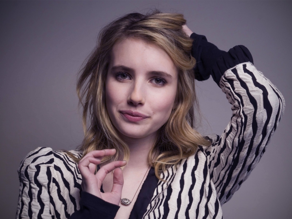 Emma Roberts Blonde Hair for 1024 x 768 resolution
