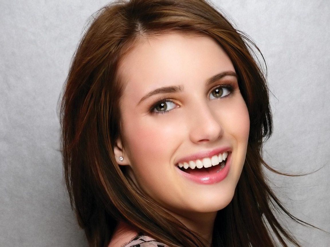 Emma Roberts Smile for 1152 x 864 resolution