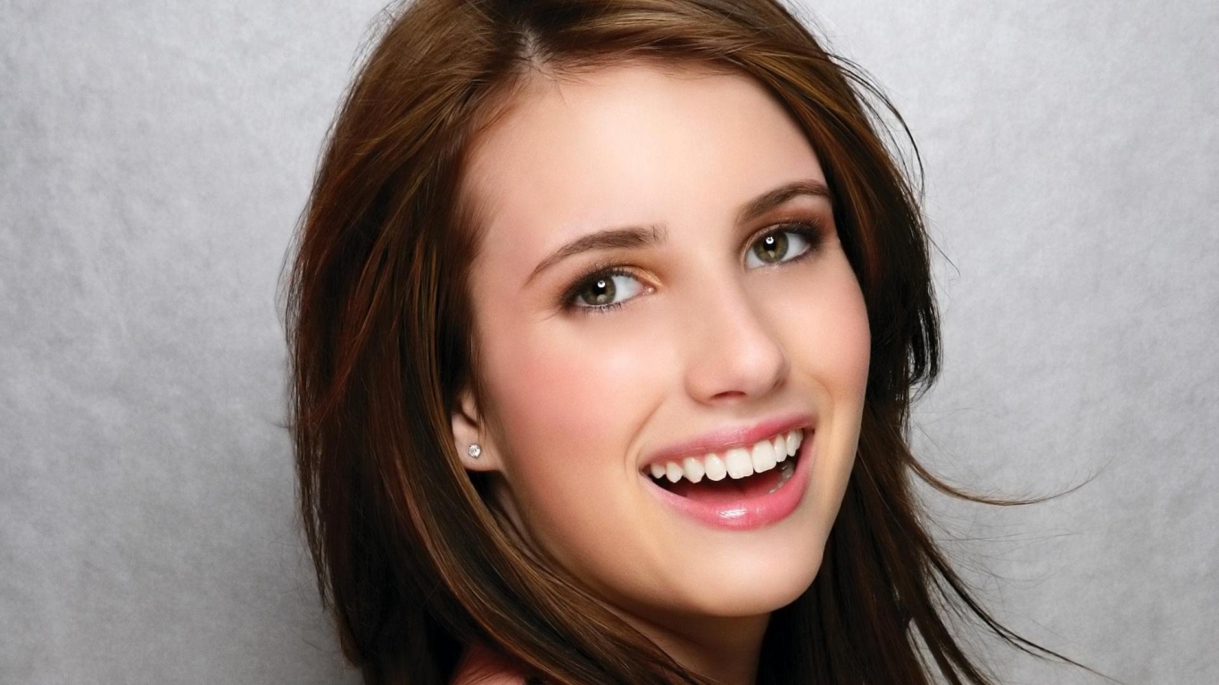 Emma Roberts Smile for 1366 x 768 HDTV resolution