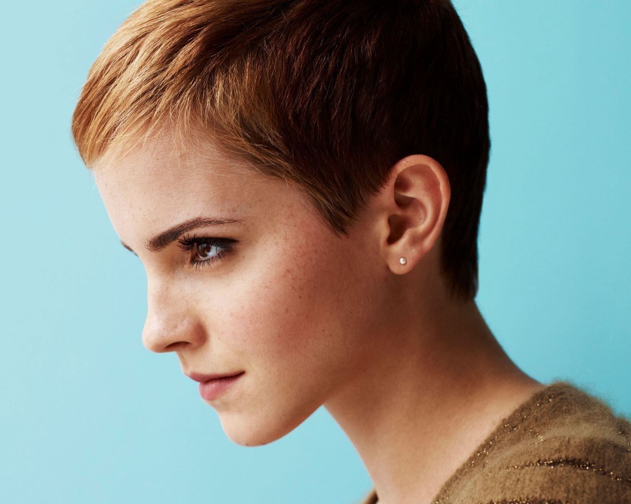 Emma Watson Short Hair for 1280 x 1024 resolution