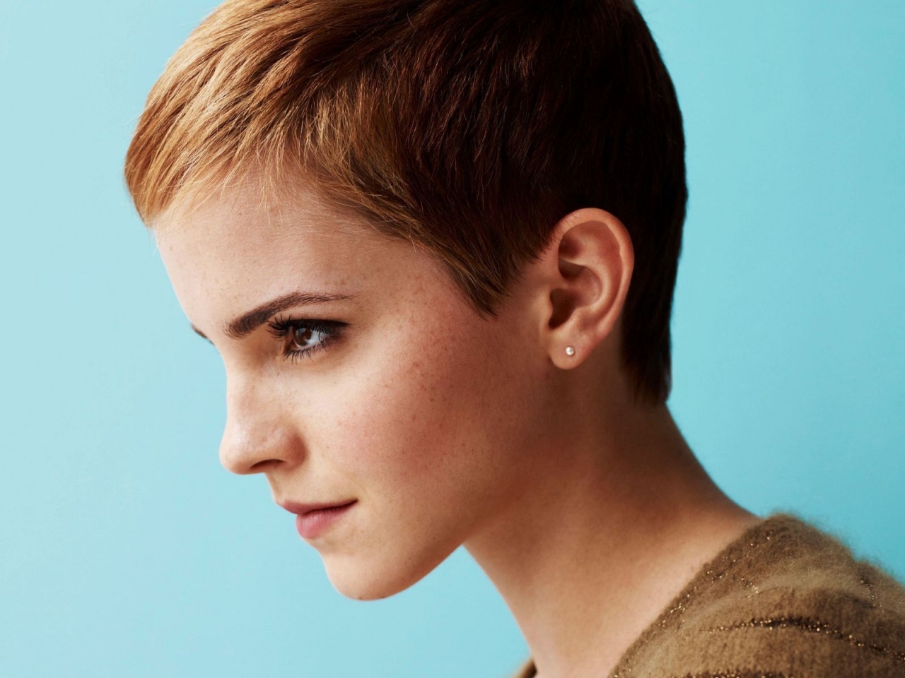 Emma Watson Short Hair for 1280 x 960 resolution