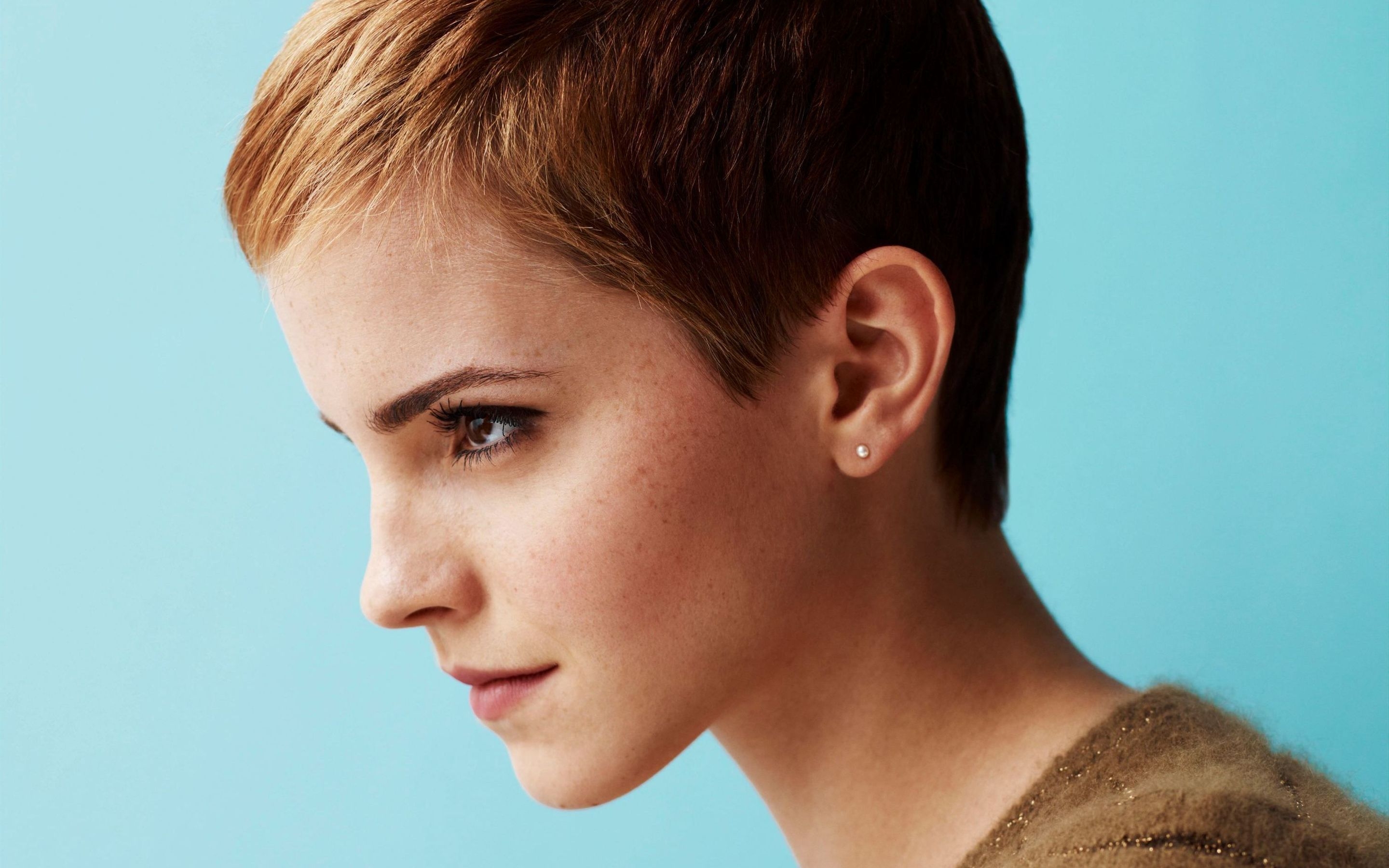 Emma Watson Short Hair for 2880 x 1800 Retina Display resolution