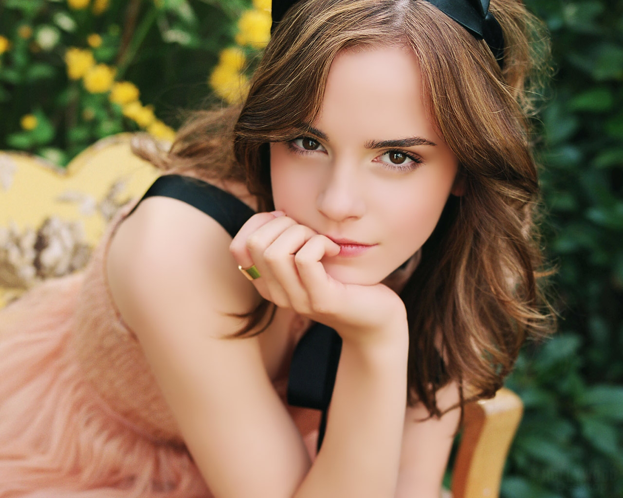 Emma Watson Thinking for 1280 x 1024 resolution