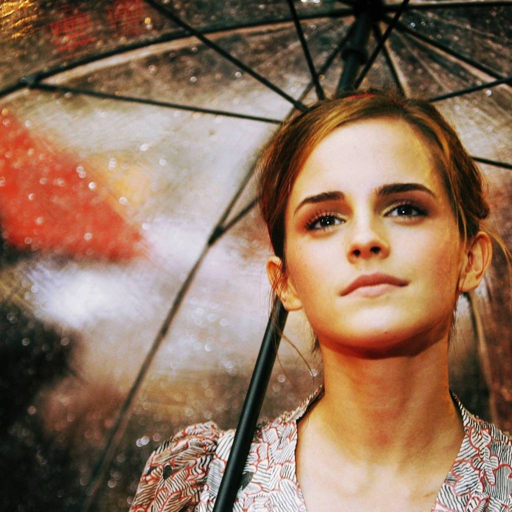 Emma Watson Umbrella for 1024 x 1024 iPad resolution