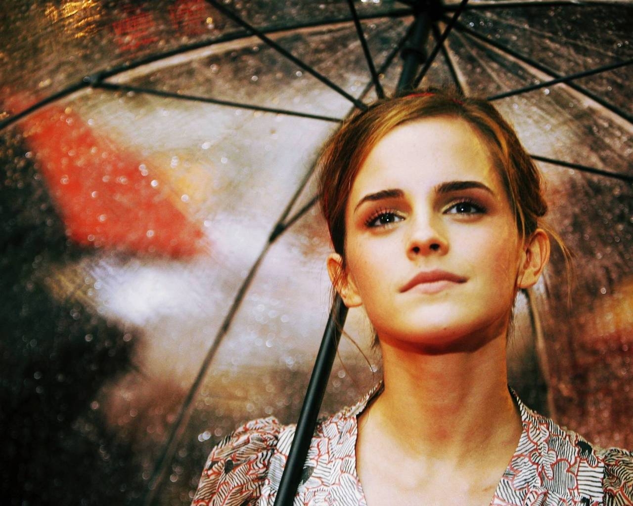 Emma Watson Umbrella for 1280 x 1024 resolution