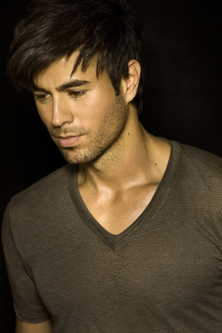 Enrique Iglesias Handsome for 320 x 480 iPhone resolution