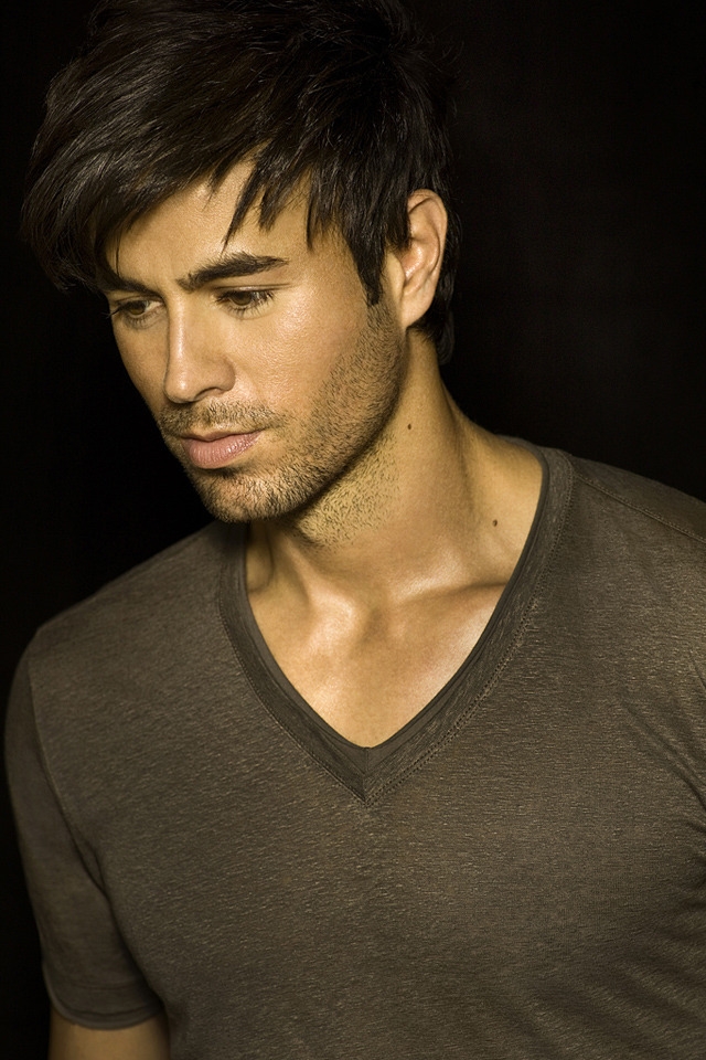 Enrique Iglesias Handsome for 640 x 960 iPhone 4 resolution