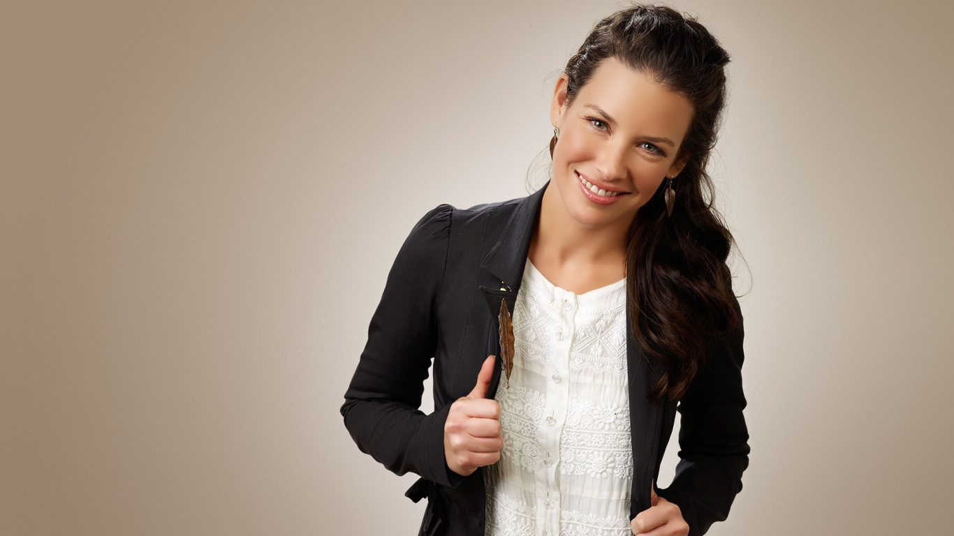 Evangeline Lilly Cute for 1366 x 768 HDTV resolution