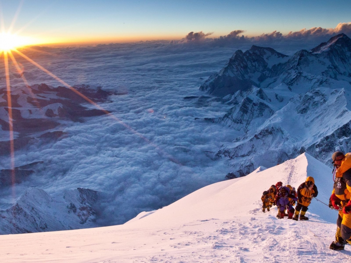 Everest Movie for 1152 x 864 resolution