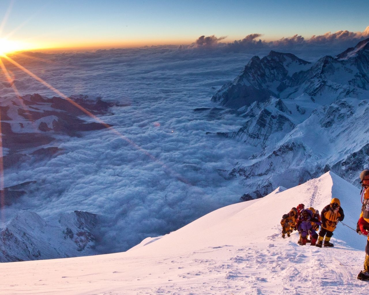 Everest Movie for 1280 x 1024 resolution
