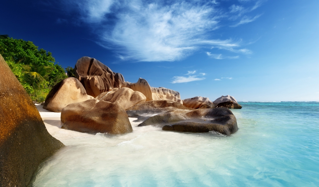 Exotic Island Landscape for 1024 x 600 widescreen resolution