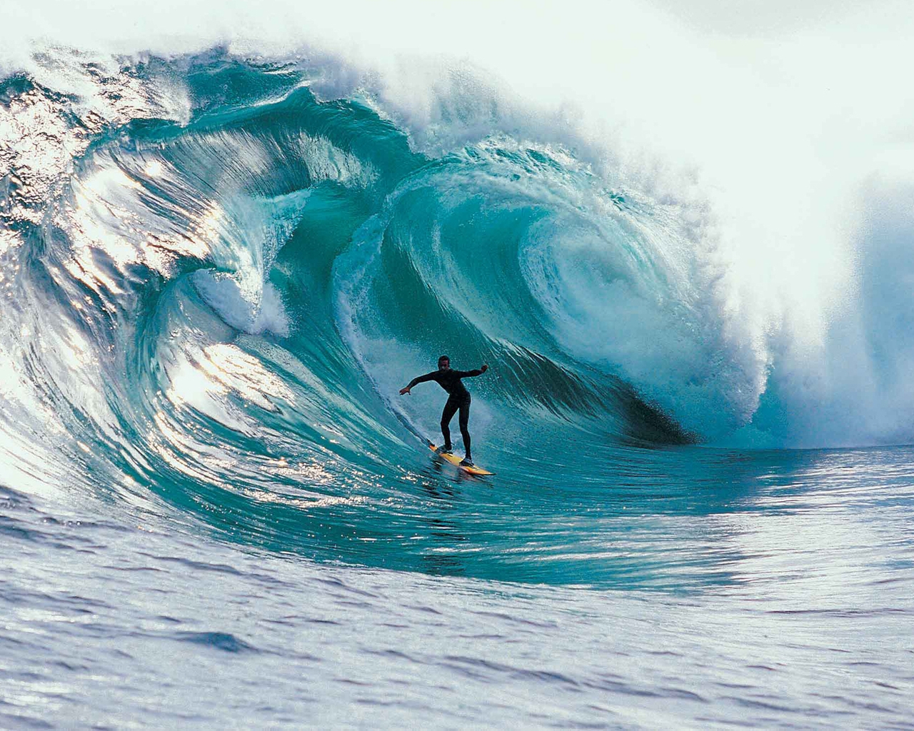 Extreme Ocean Surfing for 1280 x 1024 resolution