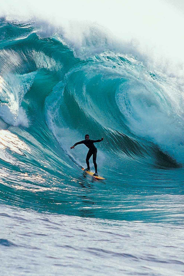 Extreme Ocean Surfing for 640 x 960 iPhone 4 resolution