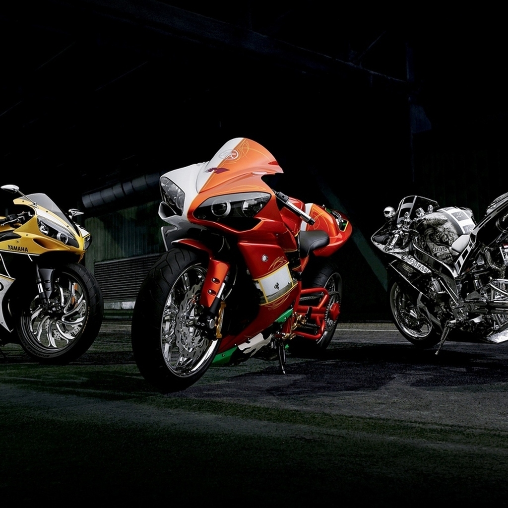 Fast Yamaha Motorbikes for 1024 x 1024 iPad resolution