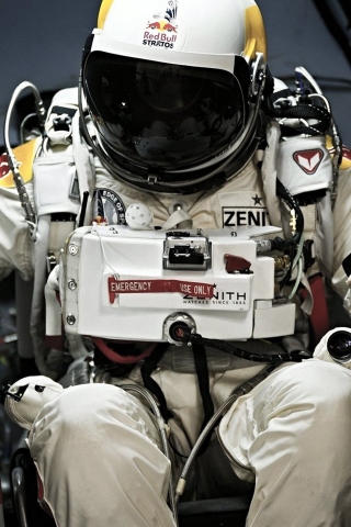 Felix Baumgartner Before Jump for 320 x 480 iPhone resolution