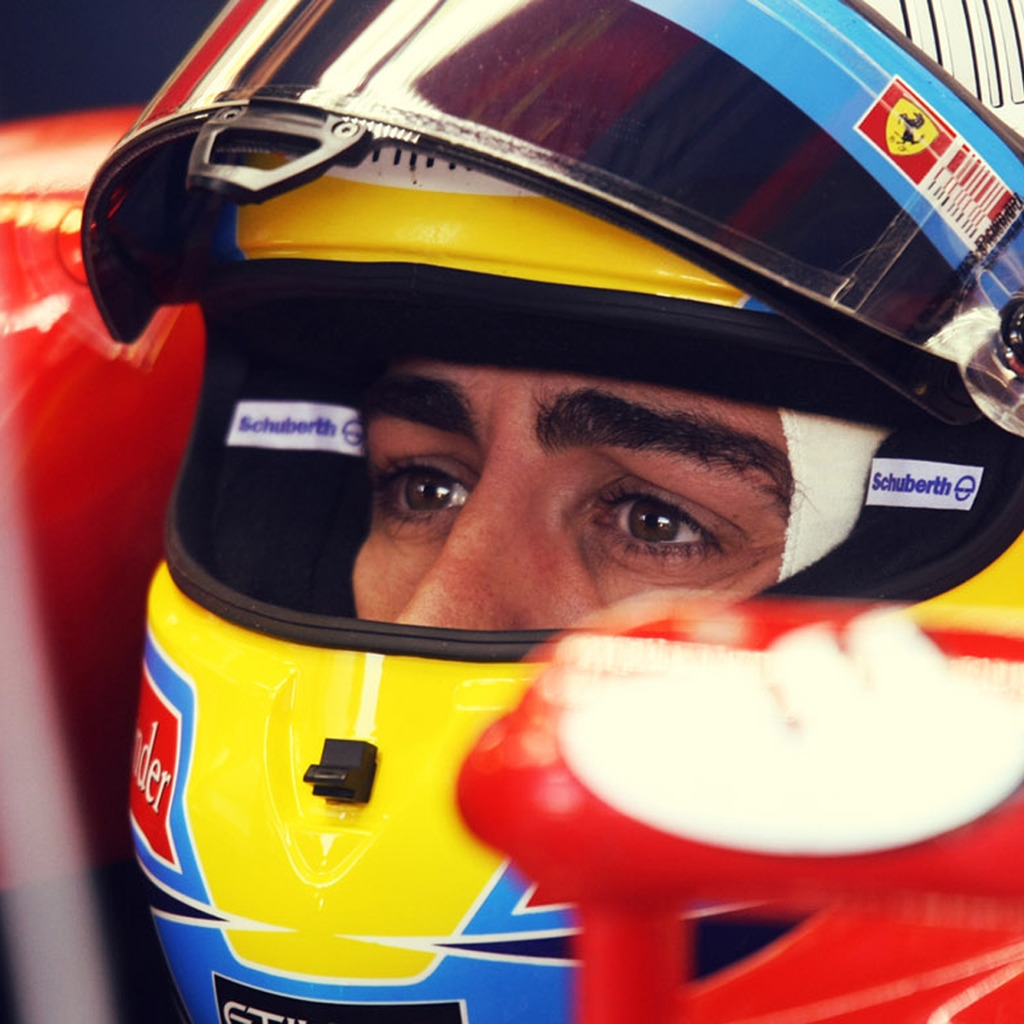 Fernando Alonso Before Race for 1024 x 1024 iPad resolution