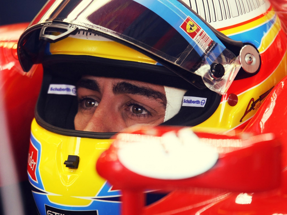 Fernando Alonso Before Race for 1152 x 864 resolution