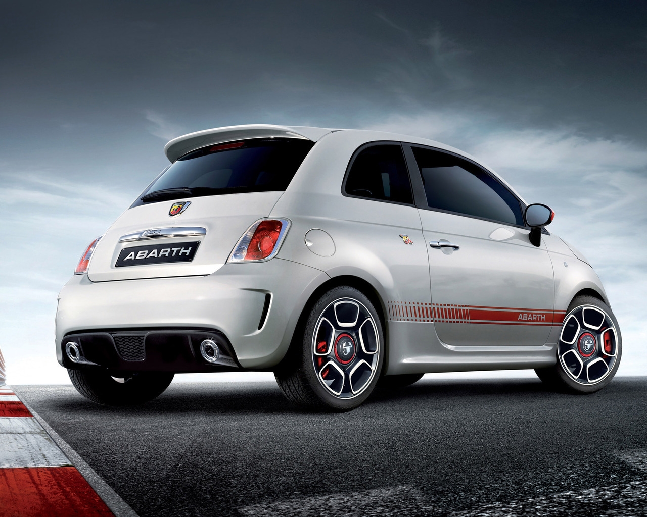 Fiat 500 Abarth Edition for 1280 x 1024 resolution