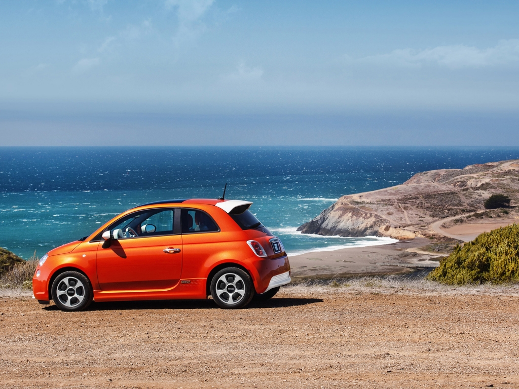 Fiat 500 at Sea for 1024 x 768 resolution
