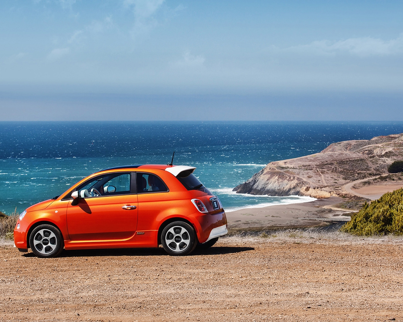 Fiat 500 at Sea for 1280 x 1024 resolution