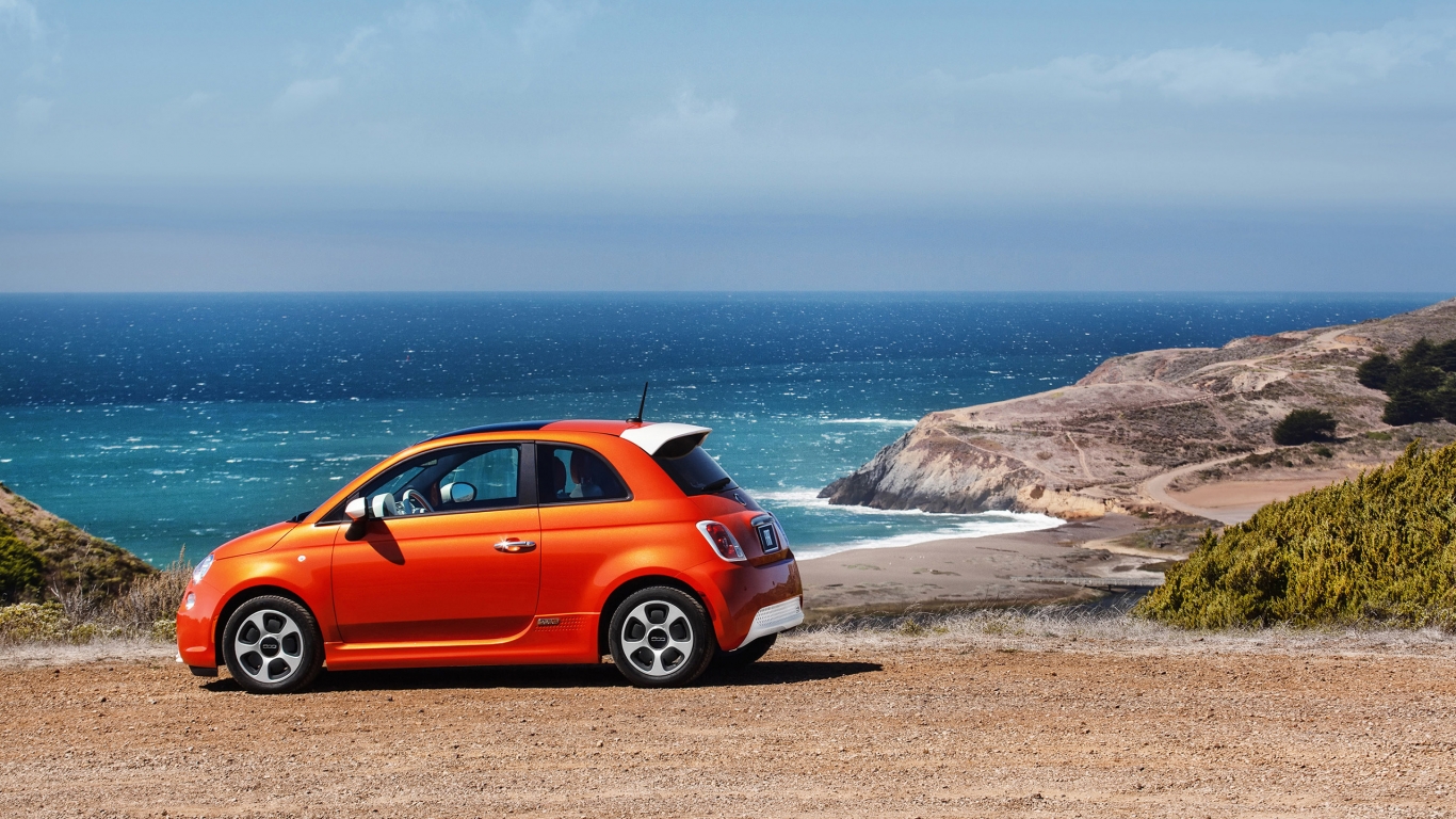 Fiat 500 at Sea for 1366 x 768 HDTV resolution
