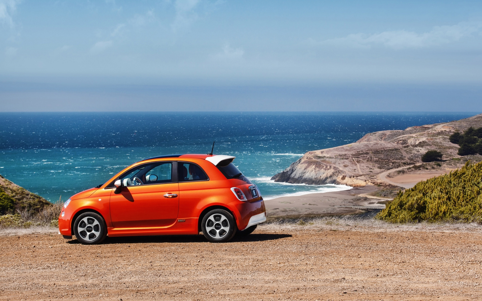 Fiat 500 at Sea for 1680 x 1050 widescreen resolution