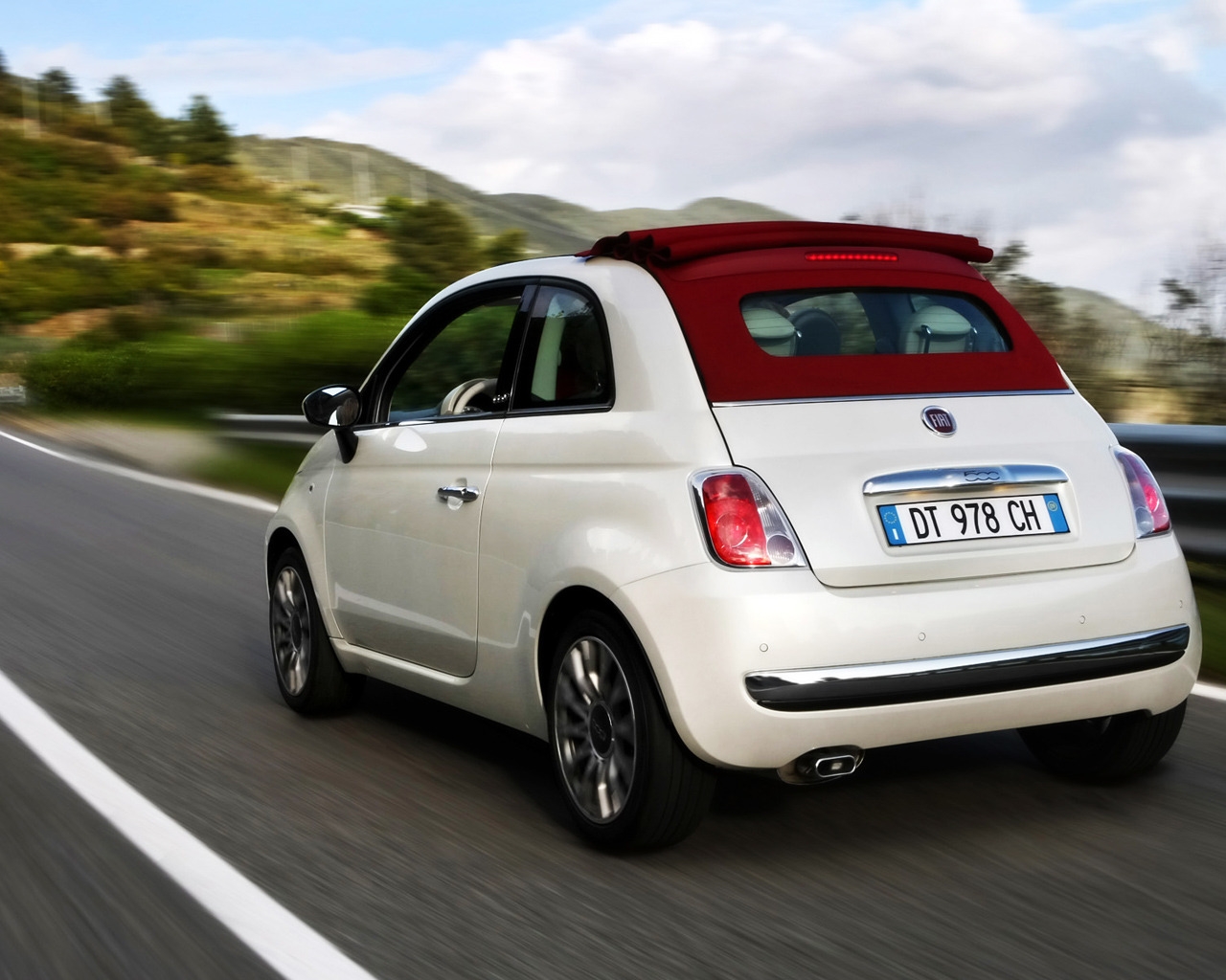 Fiat 500C White for 1280 x 1024 resolution