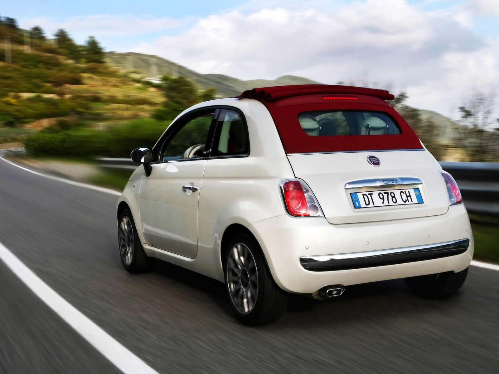 Fiat 500C White for 1600 x 1200 resolution