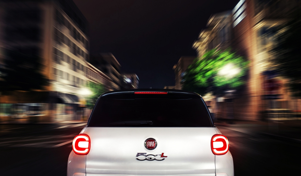 Fiat 500L for 1024 x 600 widescreen resolution