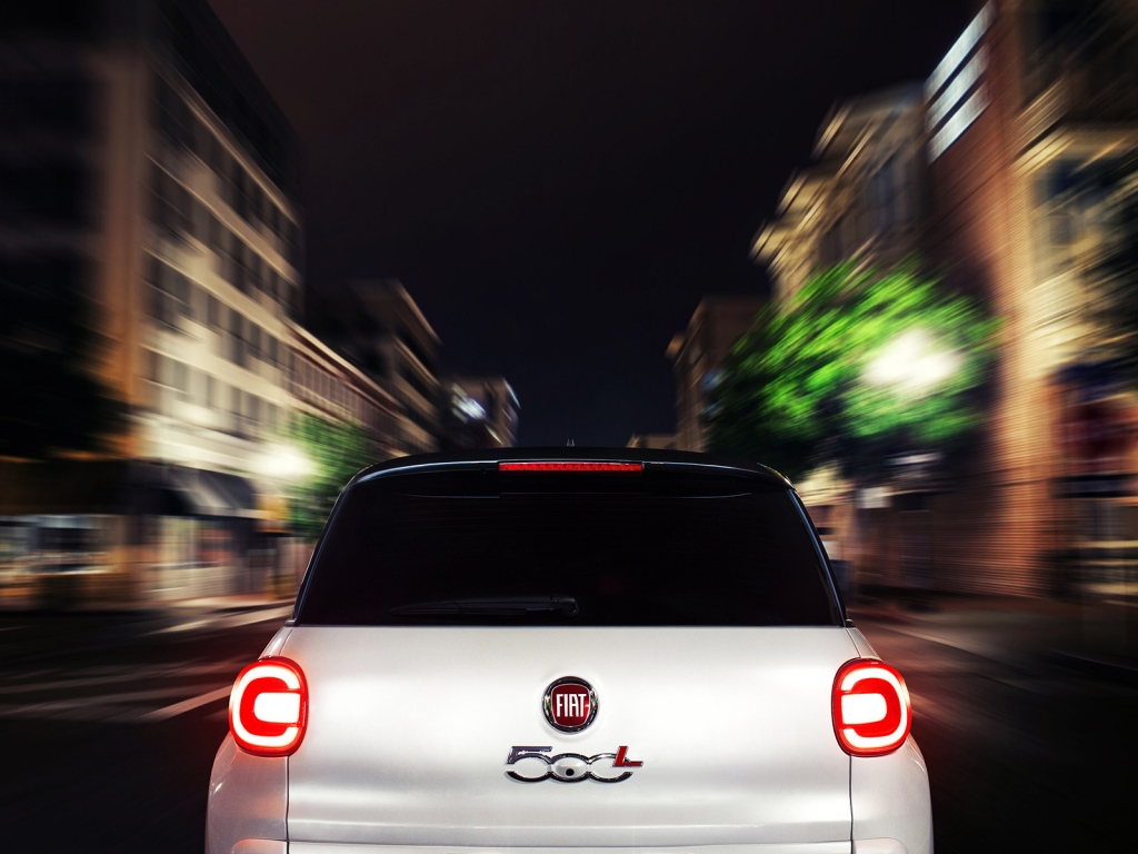 Fiat 500L for 1024 x 768 resolution