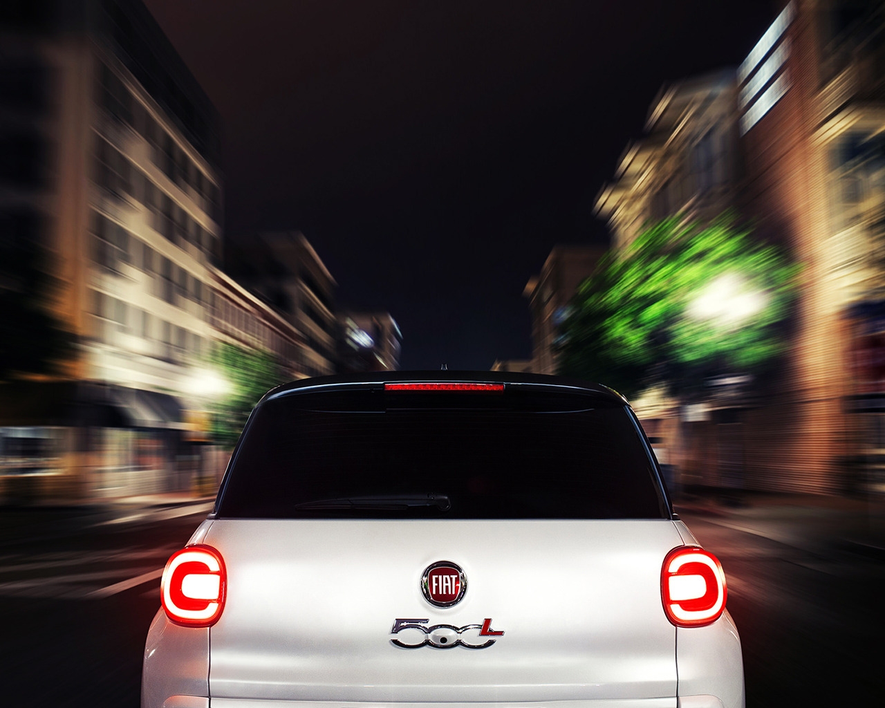 Fiat 500L for 1280 x 1024 resolution