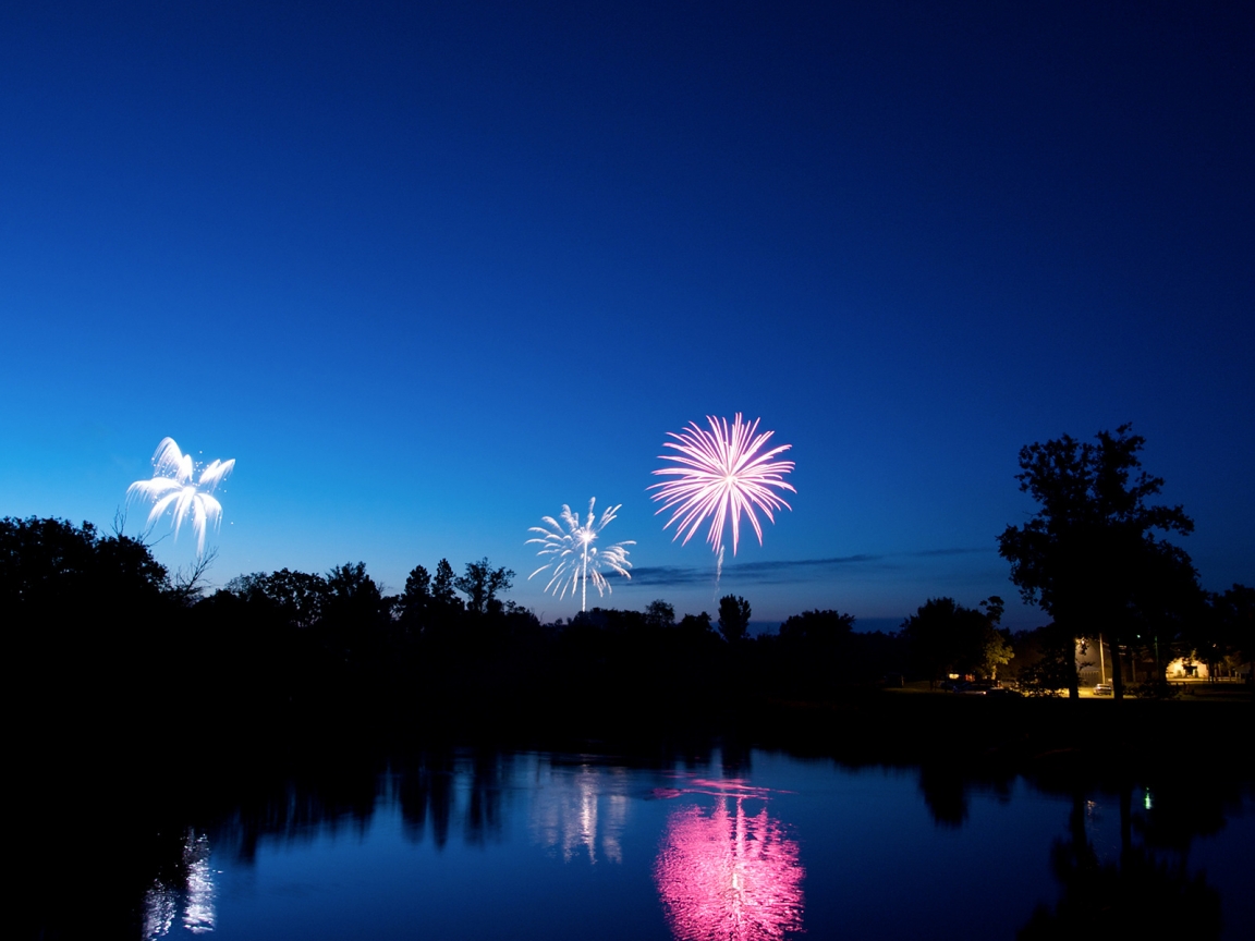 Fireworks for 1152 x 864 resolution