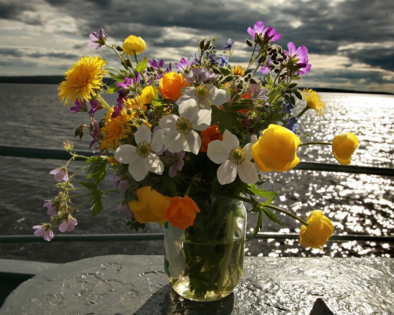 Flowers by the Sea for 1280 x 1024 resolution