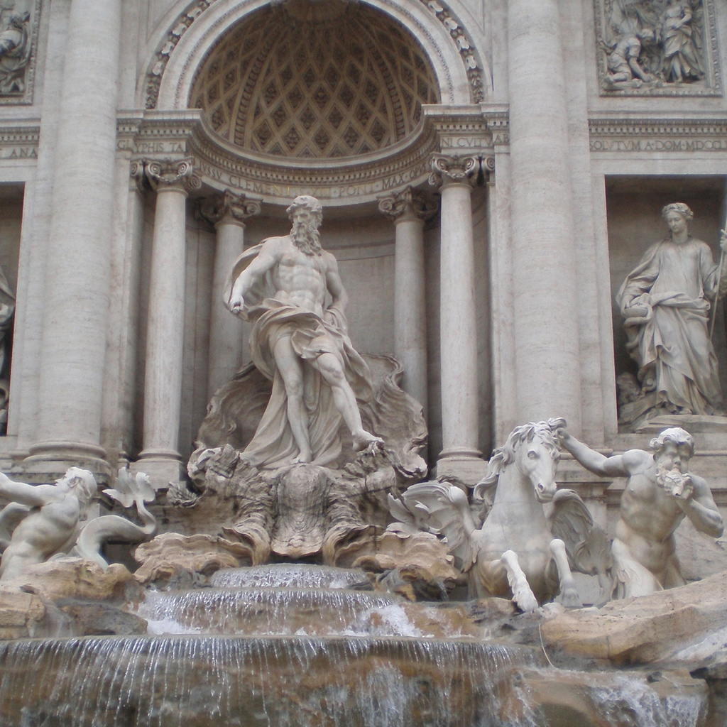 Fontana di Trevi for 1024 x 1024 iPad resolution