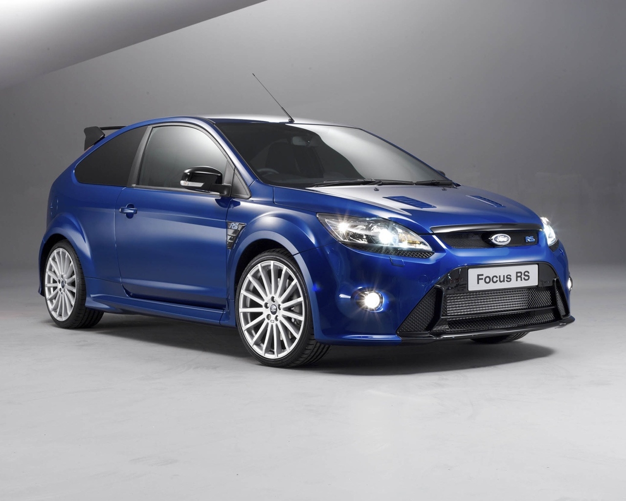 Ford Focus RS 2009 for 1280 x 1024 resolution