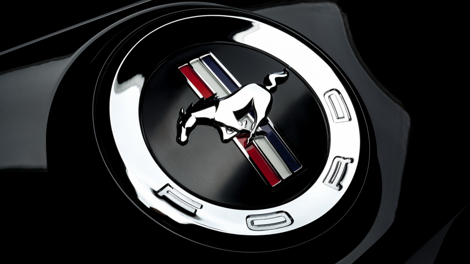 Ford Mustang Emblem for 1600 x 900 HDTV resolution