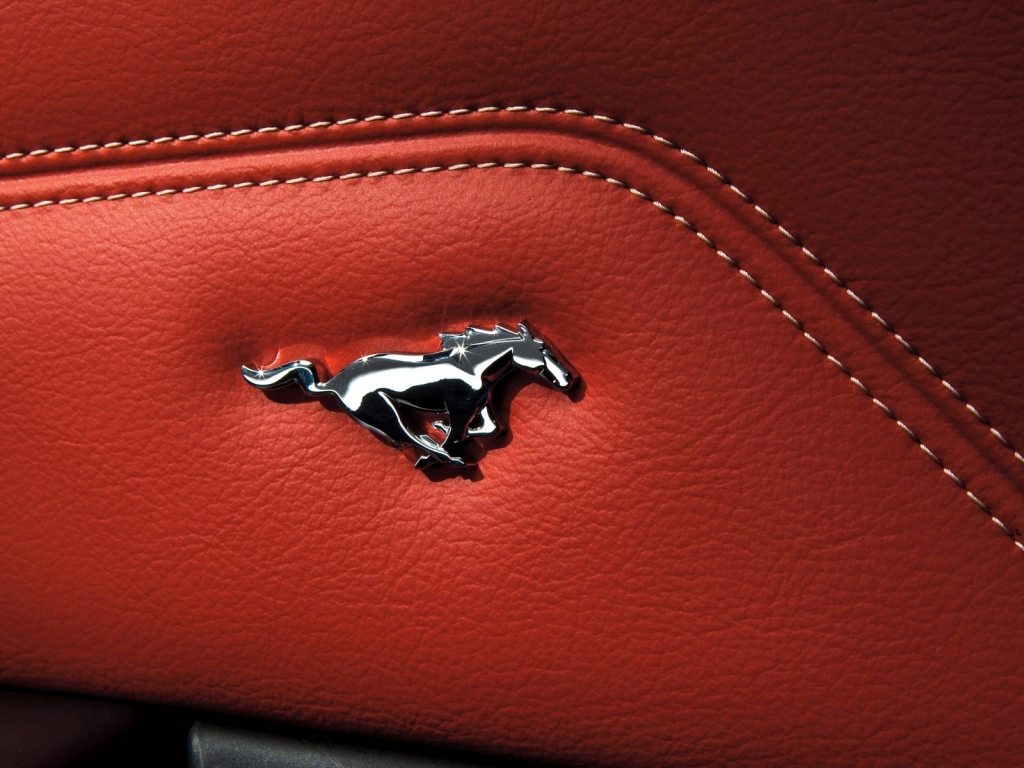 Ford Mustang Emblem Interior for 1024 x 768 resolution