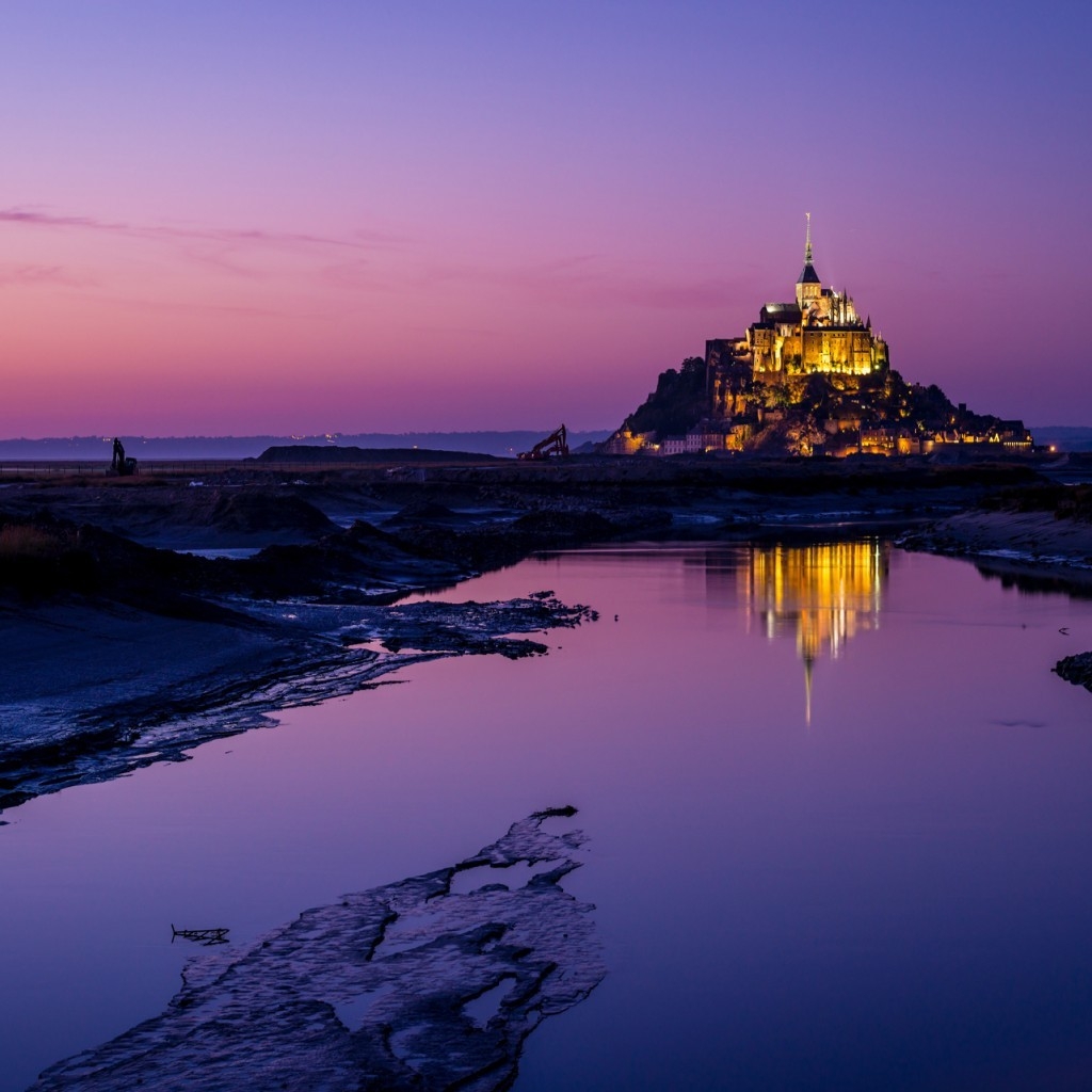 Fortress of Mont Saint Michel for 1024 x 1024 iPad resolution