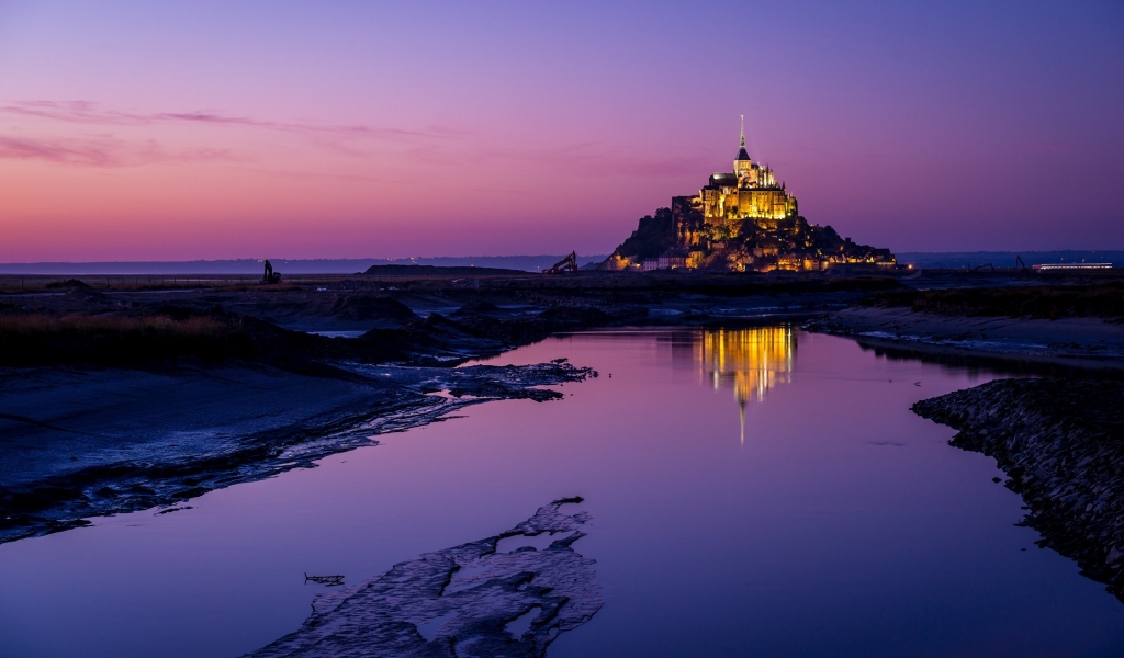 Fortress of Mont Saint Michel for 1024 x 600 widescreen resolution