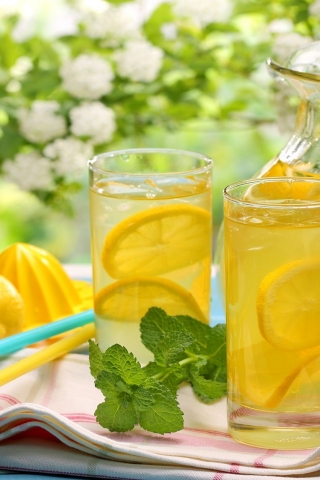 Fresh Lemonade for 320 x 480 iPhone resolution