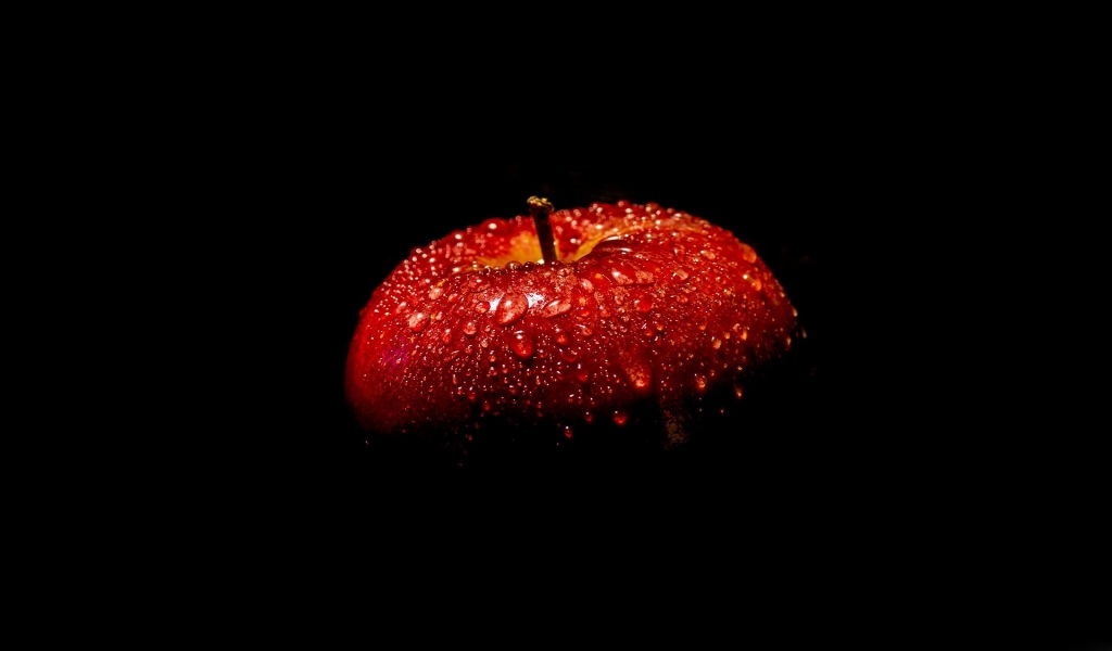 Fresh Red Apple for 1024 x 600 widescreen resolution