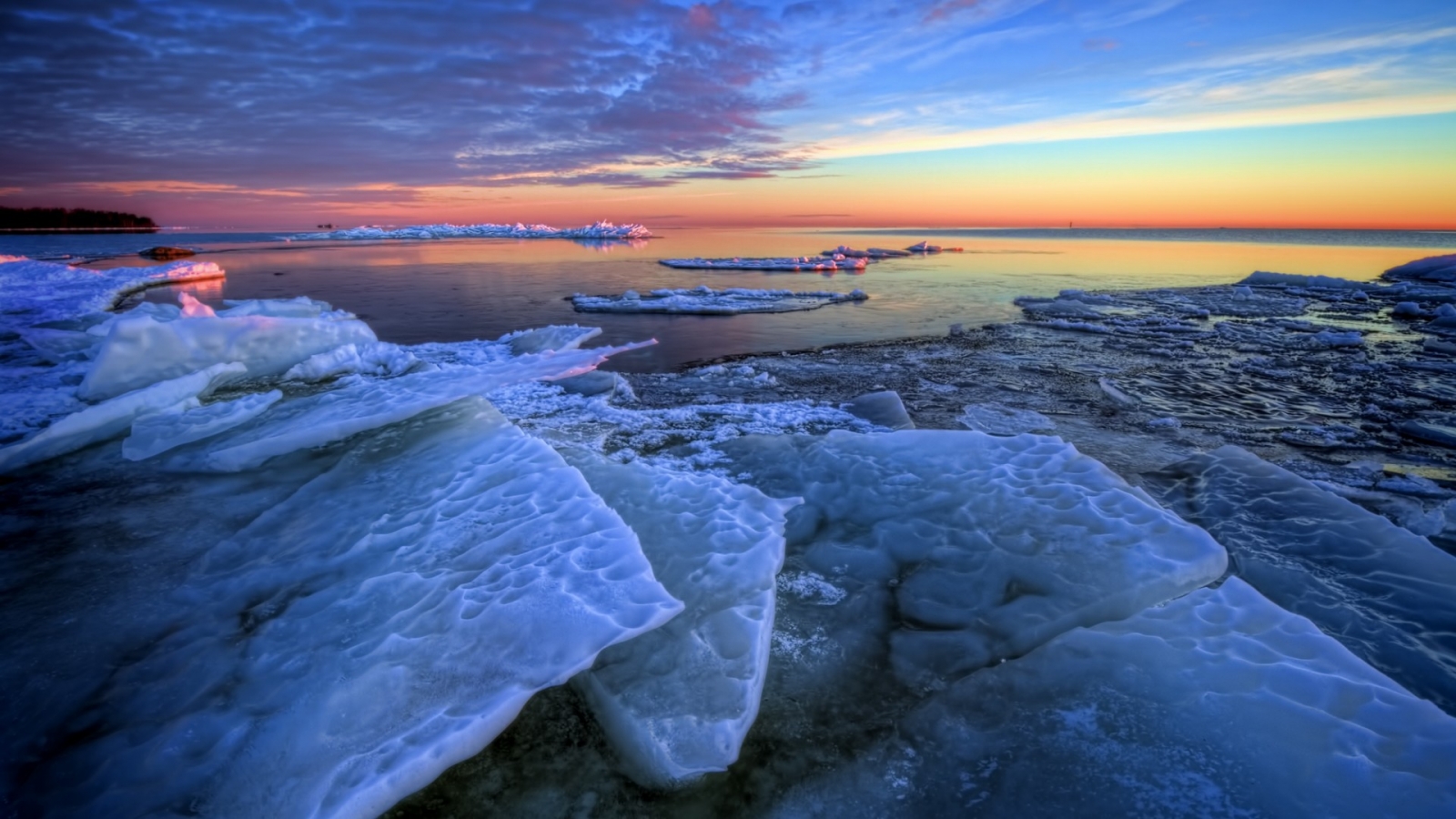 Frozen Landscape for 1600 x 900 HDTV resolution