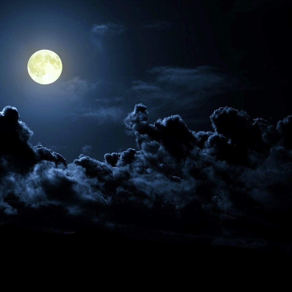 Full Moon Night for 1024 x 1024 iPad resolution