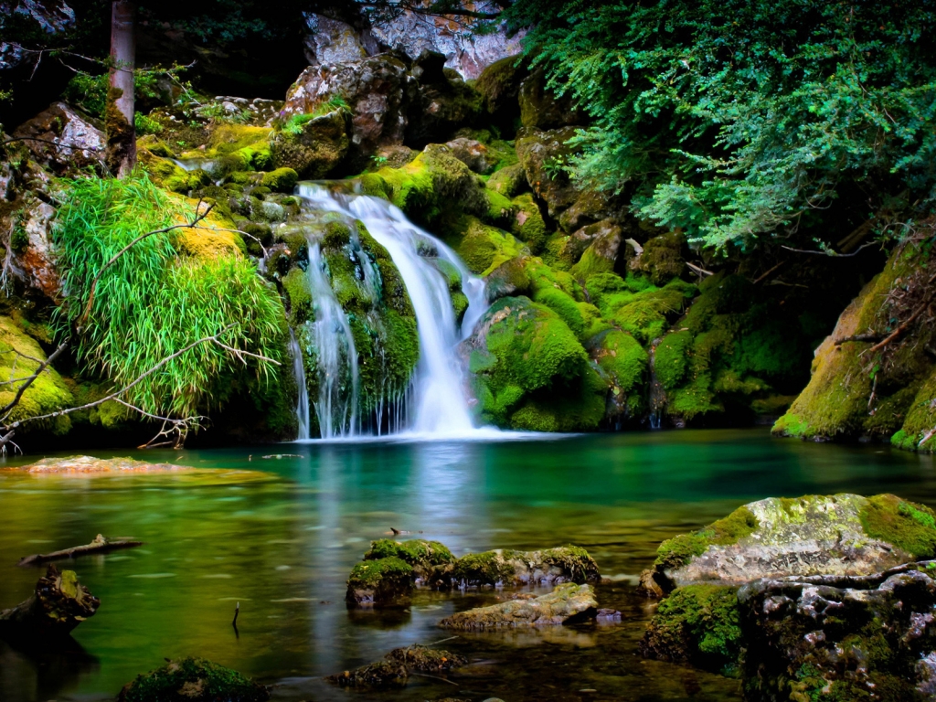 Garden Waterfall for 1024 x 768 resolution