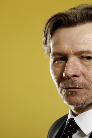 Gary Oldman for 320 x 480 iPhone resolution