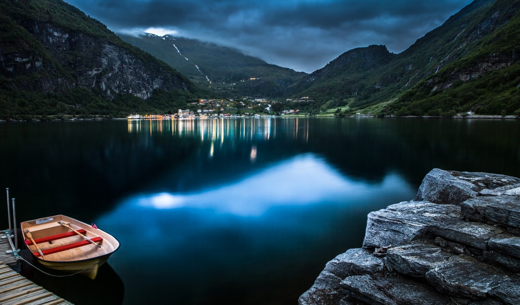 Geiranger at Night for 1024 x 600 widescreen resolution